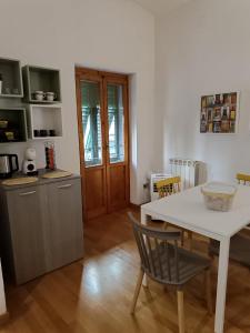 a kitchen with a table and a white table and a table and chairs at Corso Italia in San Giovanni Valdarno