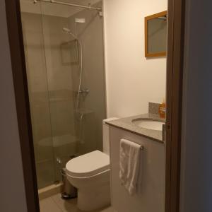 a bathroom with a shower and a toilet and a sink at Ifreses Apartamento 11 in San José