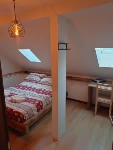 a bedroom with a bed and a desk in a room at AlBy&B in Arnoldstein