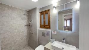 Gallery image of Serenity Villa Batsi in Batsi +11 photos