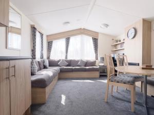 Posezení v ubytování Edinburgh - Seton Sands-Salsa Caravan-Pet Friendly