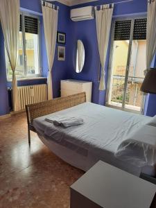 Posteľ alebo postele v izbe v ubytovaní Casa vacanze Omero 2