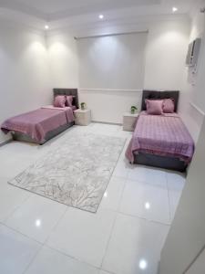 En eller flere senge i et værelse på وحدة الأنس 11