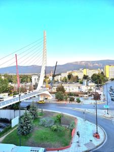Afbeelding uit fotogalerij van Best View Katechaki Bridge Metro in Athene
