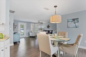 Gambar di galeri bagi 9170 Pine Cove di Englewood +21 gambar