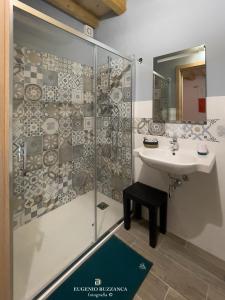 a bathroom with a sink and a shower at La Casa Dei Cavalieri in Caccamo