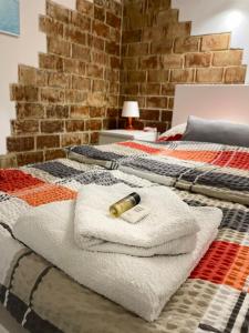 Postel nebo postele na pokoji v ubytování Gemütliche möblierte Souterrain Wohnung + 16 fotografií