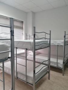 Postel nebo postele na pokoji v ubytování Albergue El Templarin