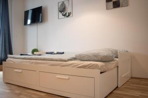 Postel nebo postele na pokoji v ubytování Flat2go modern apartments - Harmony of city and nature