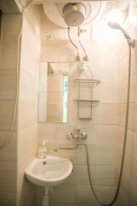 A bathroom at Centro Apartman
