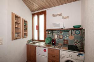 Tango Suites tesisinde mutfak veya mini mutfak