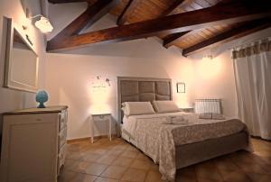 a bedroom with a large bed and a wooden ceiling at La Casa di Filippo in Palermo