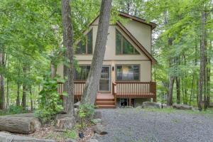 a house in the woods with trees at Screened Porch and Grill Lake Ariel Vacation Rental in Lake Ariel