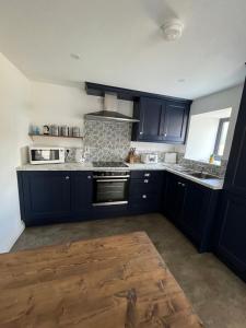 Kuchyň nebo kuchyňský kout v ubytování The Stable Springmount Accommodation