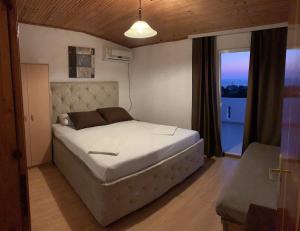 Postel nebo postele na pokoji v ubytování Apartments Cobaj + 6 fotografií
