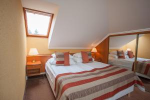 Postel nebo postele na pokoji v ubytování Hotel Spa Hévíz