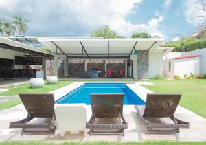 a swimming pool in the backyard of a house at Jm House in Alajuela City