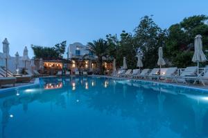 Bazen u ili blizu objekta Hotel Matina