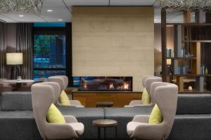 Posezení v ubytování Courtyard by Marriott Seattle Bellevue/Downtown