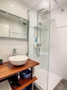 Ένα μπάνιο στο Studio Azur, résidence privée et piscines