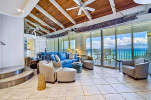Gallery image of The Noniluna Two - Sleeps 9 plus Pack N Play in Lahaina
