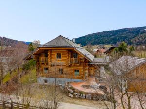 een uitzicht op een blokhut bij Janna in Mauterndorf