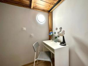 a room with a desk and a chair and a lamp at MMRent Lazy Room in Gdańsk
