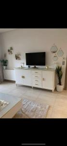 Televizorius ir (arba) pramogų centras apgyvendinimo įstaigoje Appartement Résidence Palm Lake Monastir