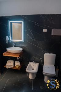 Koupelna v ubytování Sofia Hotel