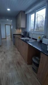 Η κουζίνα ή μικρή κουζίνα στο Villa T2 Maçussa - 45min Lisbon