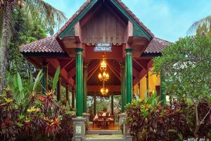 Taman di luar Margo Utomo Eco Resort