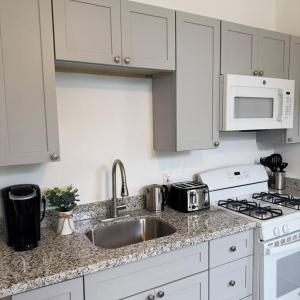 Η κουζίνα ή μικρή κουζίνα στο Walk to Superdome - 5 min to Canal St - 8min to French Quarter