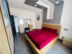 En eller flere senge i et værelse på Calm Apartment in Mazola next to Aeria Mall & Casa Finance City