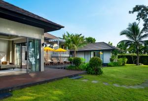 Zahrada ubytování The ShellSea Krabi I Luxury Beach Front Resort & Pool Villa