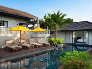 Bazén v ubytování The ShellSea Krabi I Luxury Beach Front Resort & Pool Villa nebo v jeho okolí