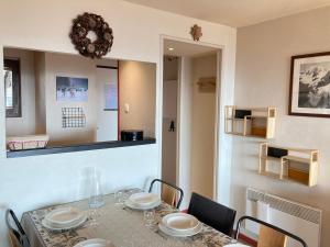 a dining room with a table with chairs and a mirror at Appartement Avoriaz, 3 pièces, 7 personnes - FR-1-634-89 in Morzine
