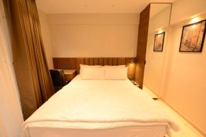 Postel nebo postele na pokoji v ubytování HOTEL ANUPAM RESIDENCY