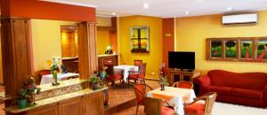 Uma TV ou centro de entretenimento em Hotel Bristol Asuncion