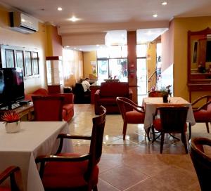 Uma área de estar em Hotel Bristol Asuncion