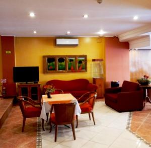 Uma TV ou centro de entretenimento em Hotel Bristol Asuncion