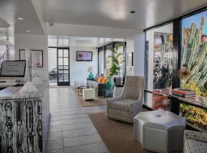 a living room filled with furniture and a lobby at Park Plaza Lodge in Los Angeles