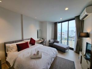 a hotel room with a bed and a television at EDGE Central pattaya near walking street in Pattaya Central
