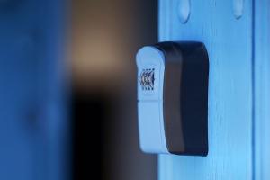 a black and white door handle on a blue door at Habitacion Azul / Casa del Café in Campeche