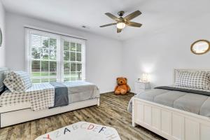 a bedroom with two beds and a ceiling fan at Quiet escape in Wilmington in Wilmington