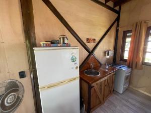 מטבח או מטבחון ב-Cabaña Dos Pisos , Habitacion con una Cama doble priv, y una single priv, aire acondicionado