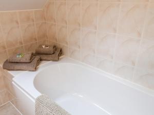 Koupelna v ubytování Mulgrave Cottage + 25 fotografií