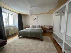 a bedroom with a bed with a green bedspread at Franziskaner Suites #9 in Graz
