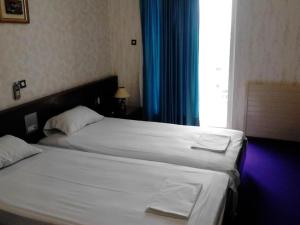 Postel nebo postele na pokoji v ubytování HOTEL ALEXANDROS