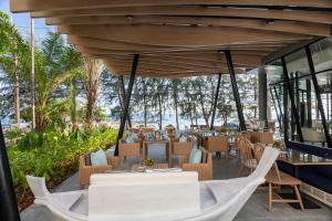 a restaurant with a view of the ocean at Kantary Bay Hotel And Serviced Apartment Rayong in Rayong