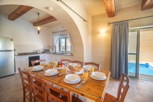 Kuchyň nebo kuchyňský kout v ubytování Rebekah Holiday Home